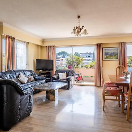 Flat With Swimming Pool Close To The Sea Lejlighed *